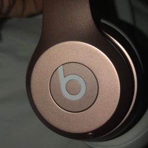 BEAT HEADPHONES
